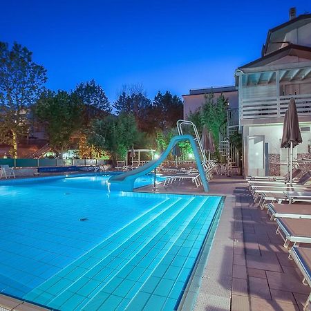 צ'סנטיקו Hotel Giamaika מראה חיצוני תמונה