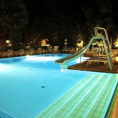 צ'סנטיקו Hotel Giamaika מראה חיצוני תמונה