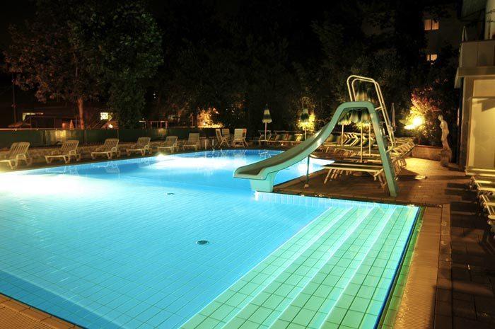 צ'סנטיקו Hotel Giamaika מראה חיצוני תמונה