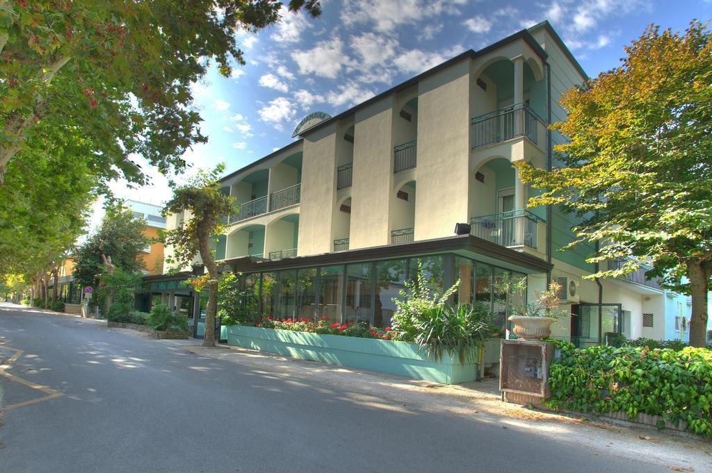 צ'סנטיקו Hotel Giamaika מראה חיצוני תמונה