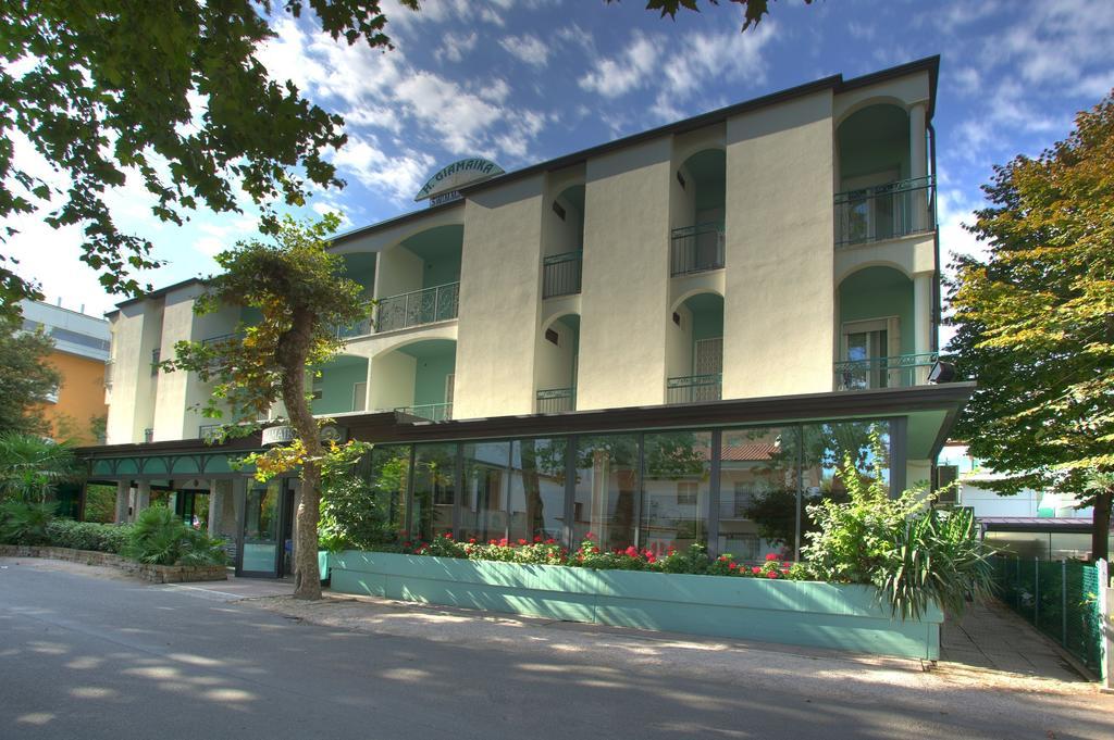 צ'סנטיקו Hotel Giamaika מראה חיצוני תמונה