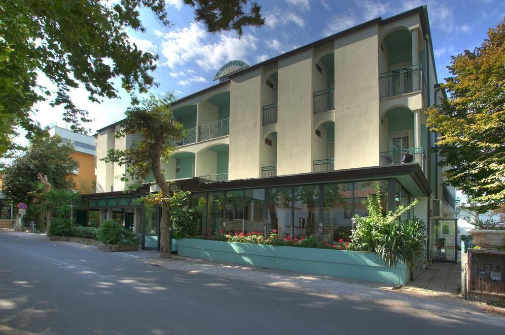 צ'סנטיקו Hotel Giamaika מראה חיצוני תמונה