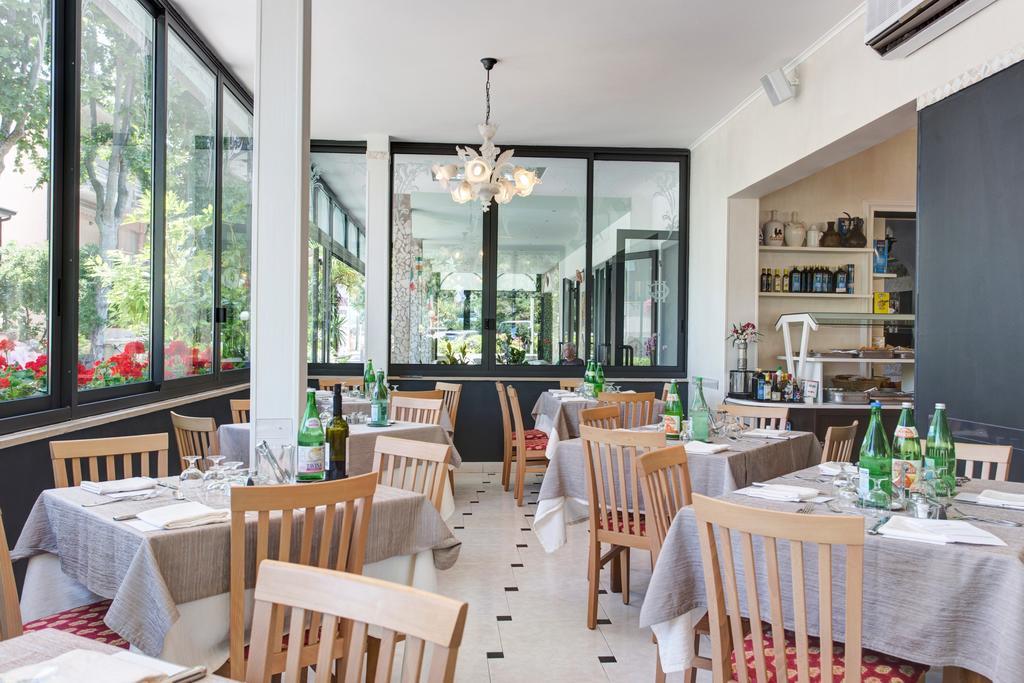 צ'סנטיקו Hotel Giamaika מראה חיצוני תמונה