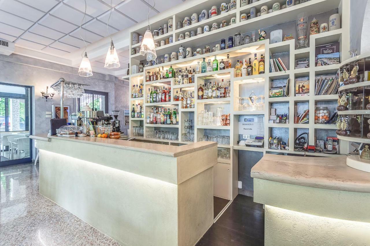 צ'סנטיקו Hotel Giamaika מראה חיצוני תמונה