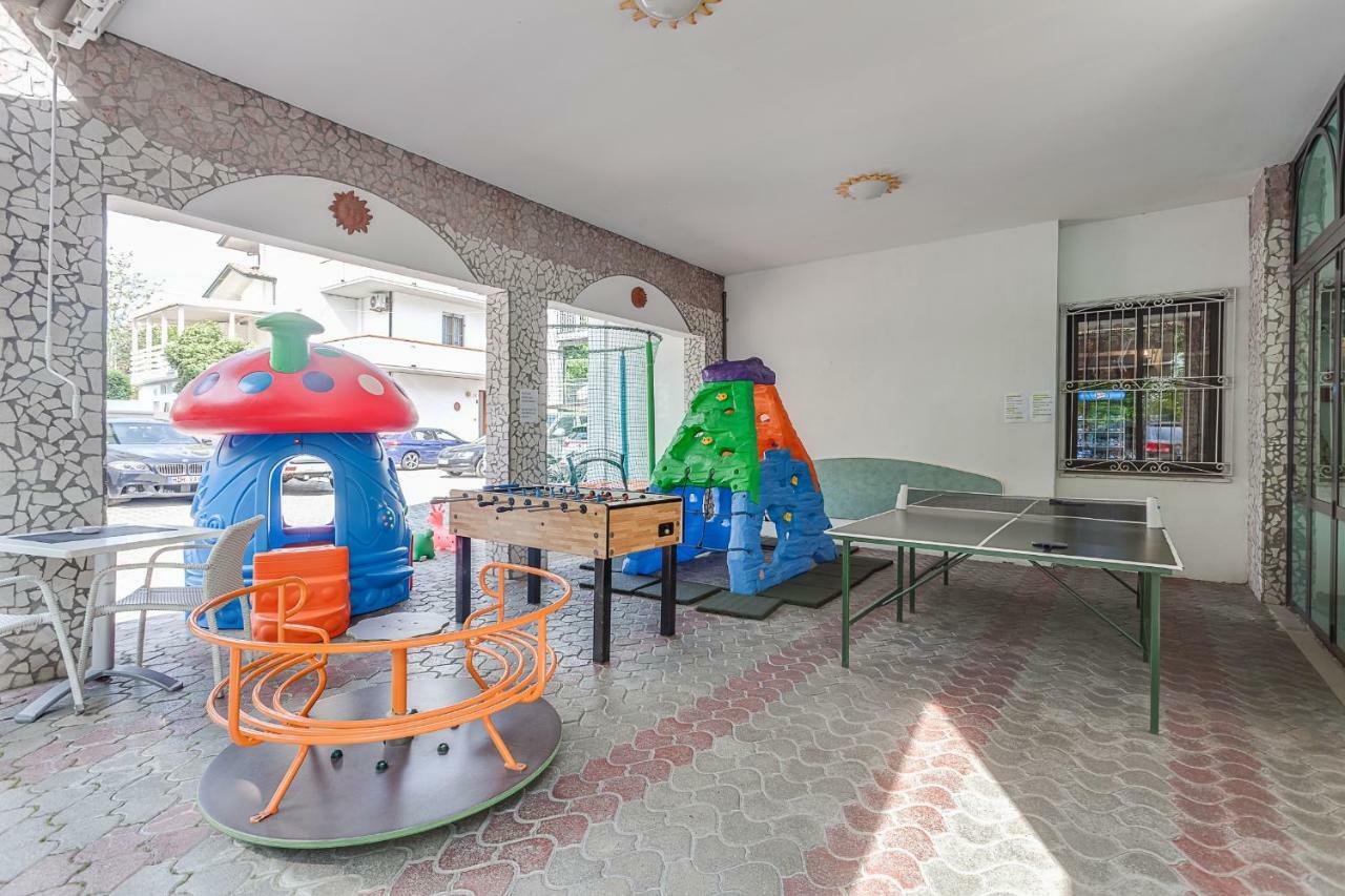 צ'סנטיקו Hotel Giamaika מראה חיצוני תמונה