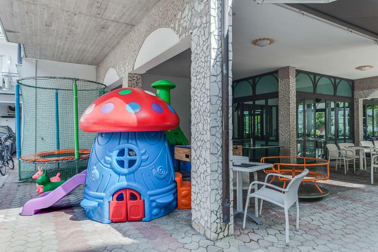 צ'סנטיקו Hotel Giamaika מראה חיצוני תמונה